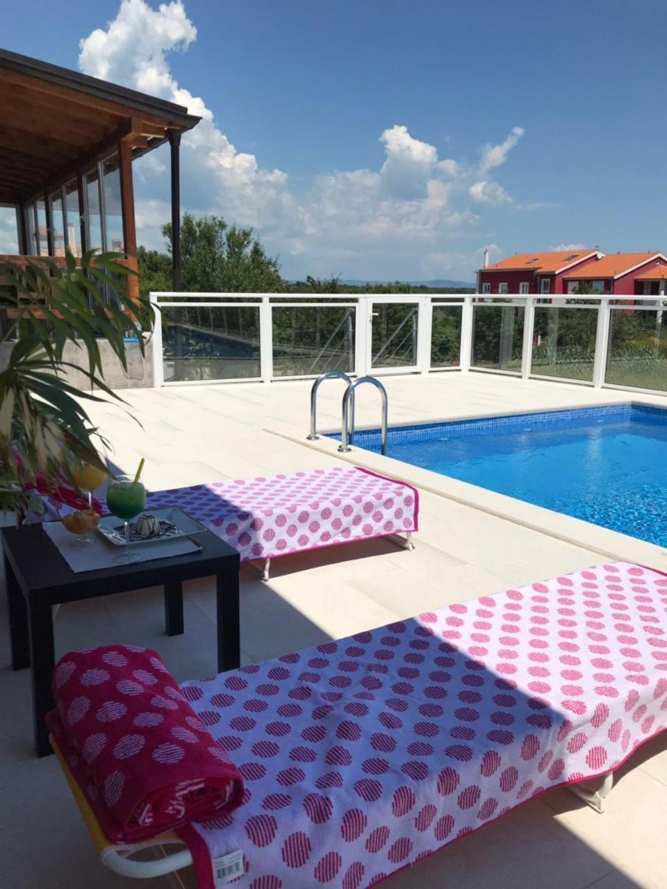 Hotel Livadic & Restaurant Лижнян Екстер'єр фото
